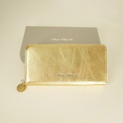 財布の表面にはMaayaVillageと宙子さんマークの型押しを施しています。