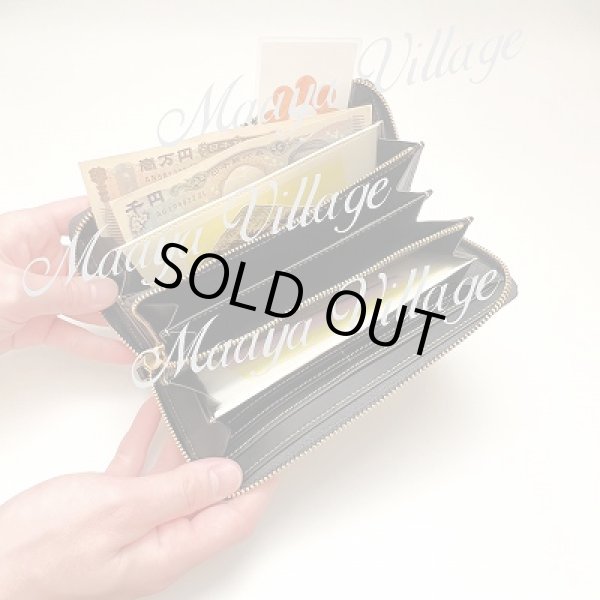 Maayaが財運ワールドと繋がり制作した手書きの絵 を、内部の2か所に贅沢にあしらいました！